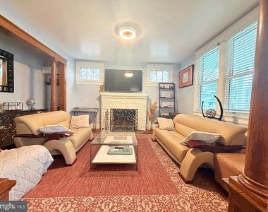 3119 South Dakota Avenue Ne - Photo Thumbnail 2