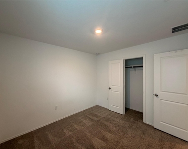 7316 Sparkling Light Dr - Photo Thumbnail 18