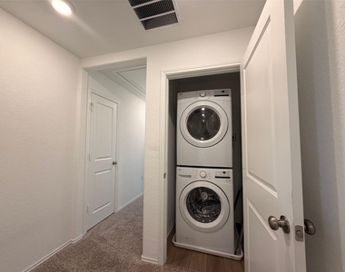 7316 Sparkling Light Dr - Photo Thumbnail 15
