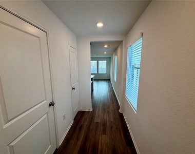 7316 Sparkling Light Dr - Photo Thumbnail 3
