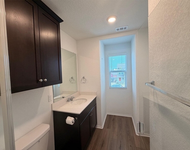 7316 Sparkling Light Dr - Photo Thumbnail 16
