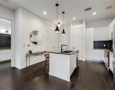 800 Embassy Dr - Photo Thumbnail 6