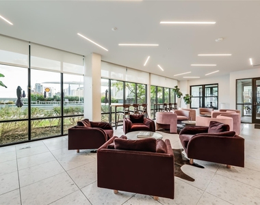 800 Embassy Dr - Photo Thumbnail 15