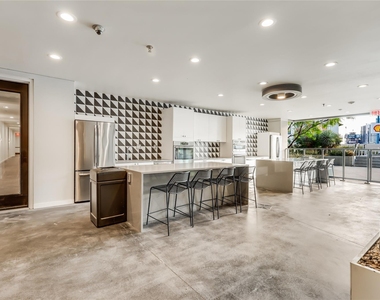 800 Embassy Dr - Photo Thumbnail 12