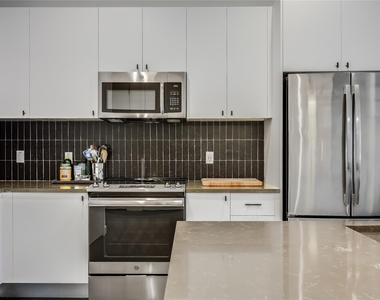 800 Embassy Dr - Photo Thumbnail 3