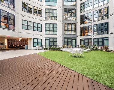 800 Embassy Dr - Photo Thumbnail 13