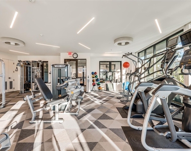 800 Embassy Dr - Photo Thumbnail 11