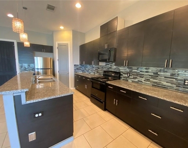 204 Spellbrook Ln - Photo Thumbnail 4