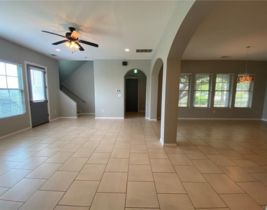 204 Spellbrook Ln - Photo Thumbnail 7