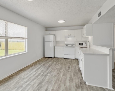 5211 Thunderbird St - Photo Thumbnail 7