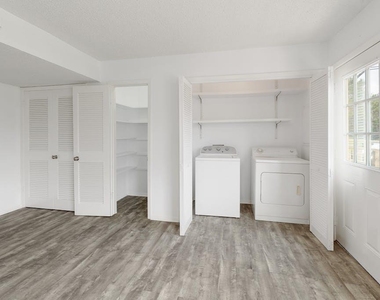 5211 Thunderbird St - Photo Thumbnail 12