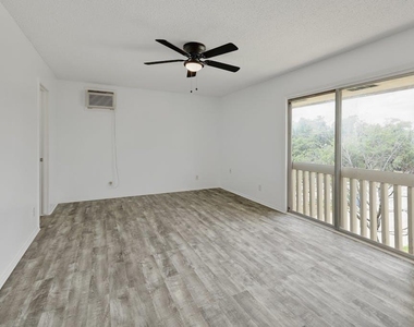 5211 Thunderbird St - Photo Thumbnail 8