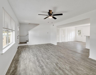 5211 Thunderbird St - Photo Thumbnail 3