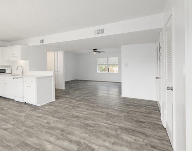 5211 Thunderbird St - Photo Thumbnail 5