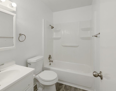 5211 Thunderbird St - Photo Thumbnail 11