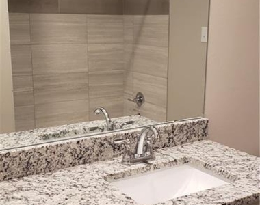 100 Everett Ct - Photo Thumbnail 7