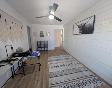 306 Deer Creek Cir - Photo Thumbnail 20