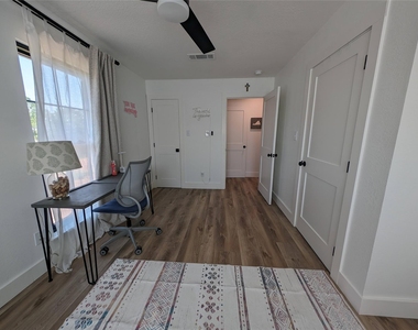 306 Deer Creek Cir - Photo Thumbnail 16