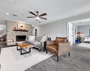 11133 Pinehurst Dr - Photo Thumbnail 6