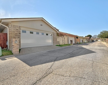 11133 Pinehurst Dr - Photo Thumbnail 28