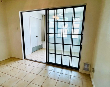 1510 W North Loop Blvd - Photo Thumbnail 6