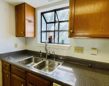 1510 W North Loop Blvd - Photo Thumbnail 5
