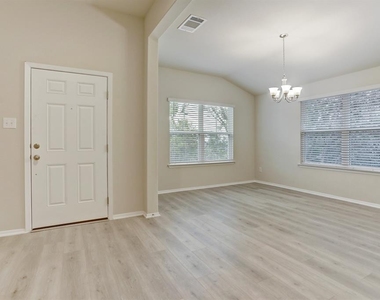 3902 Crockett Ave - Photo Thumbnail 2