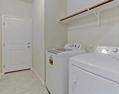 3902 Crockett Ave - Photo Thumbnail 14