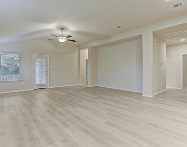 3902 Crockett Ave - Photo Thumbnail 5