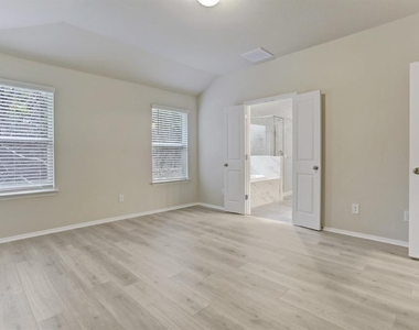 3902 Crockett Ave - Photo Thumbnail 6