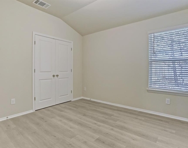 3902 Crockett Ave - Photo Thumbnail 11