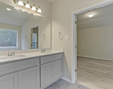 3902 Crockett Ave - Photo Thumbnail 8