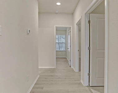 3902 Crockett Ave - Photo Thumbnail 10