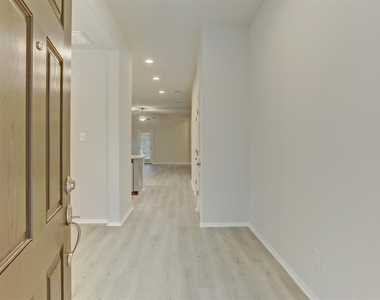 3902 Crockett Ave - Photo Thumbnail 1
