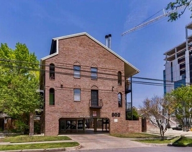 502 W 17th St - Photo Thumbnail 3