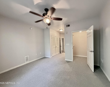 8539 Gate Parkway W - Photo Thumbnail 11
