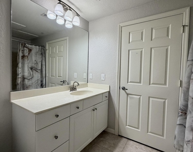 8539 Gate Parkway W - Photo Thumbnail 20