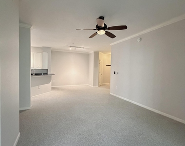 8539 Gate Parkway W - Photo Thumbnail 10