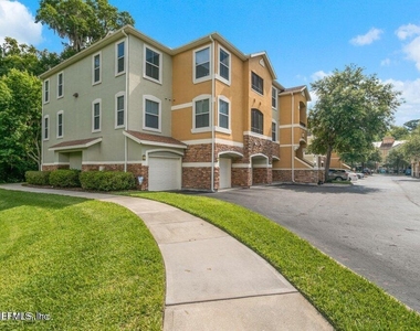8539 Gate Parkway W - Photo Thumbnail 1