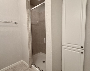 8539 Gate Parkway W - Photo Thumbnail 15