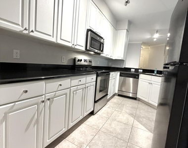 8539 Gate Parkway W - Photo Thumbnail 2