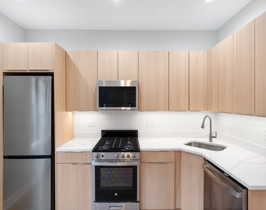 1546 W Jonquil Terrace - Photo Thumbnail 2