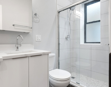 1546 W Jonquil Terrace - Photo Thumbnail 4