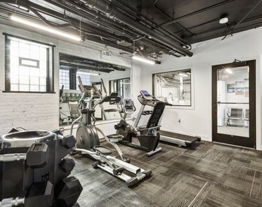 1546 W Jonquil Terrace - Photo Thumbnail 5