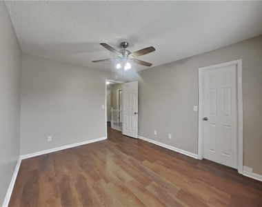 1603 Fort Perry Way - Photo Thumbnail 11