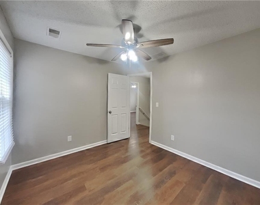 1603 Fort Perry Way - Photo Thumbnail 10