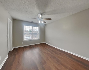 1603 Fort Perry Way - Photo Thumbnail 12