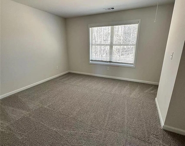1850 Silver Crest Way - Photo Thumbnail 14