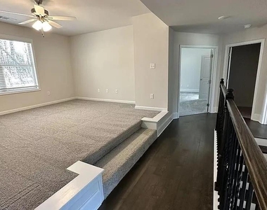 1850 Silver Crest Way - Photo Thumbnail 12