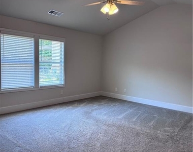 1850 Silver Crest Way - Photo Thumbnail 24